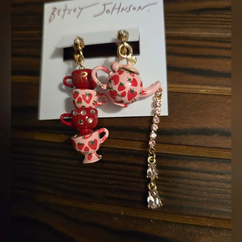 Betsey Johnson Mismatched Teapot and tea cup dangle earrings! - Picture 12 of 15